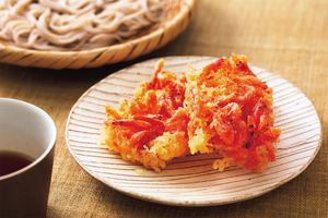 驚くほどのサクサクな食感と桜えびの香りがたまらない！ 日本一にも輝いた「桜えびのかき揚げ」