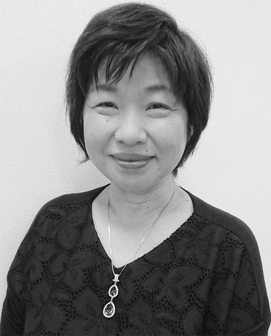 さかきばら・ちあき　保健師、助産師、看護師。金沢大学大学院医学系研究科にて博士号を取得（保健学博士）。在宅介護支援センター、金沢大学教員等を経て、2015年に設立した合同会社「プラスぽぽぽ」の事業として医療者向けのPOOマスター養成研修会などを実施。経営する訪問看護ステーション、訪問介護ステーション、居宅介護支援事業所、ホームホスピスでは気持ちよく出す排泄ケアを実践する。