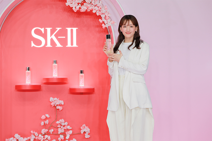 春の訪れを祝して。“サクラ セレブレーション”な綾瀬はるかさんの幸せ