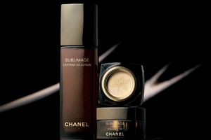 草刈民代さんが出会う、シャネルの最高峰スキンケア「サブリマージュ」