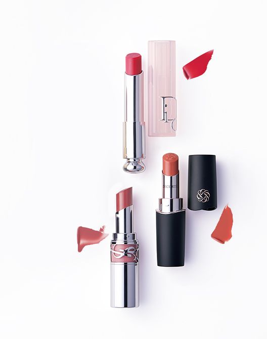 肌まで明るく見せる透ける艶リップ