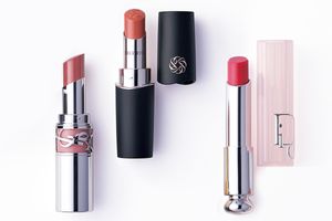 美容エディターが選ぶ、肌まで明るく見せる「透ける艶リップ」3選