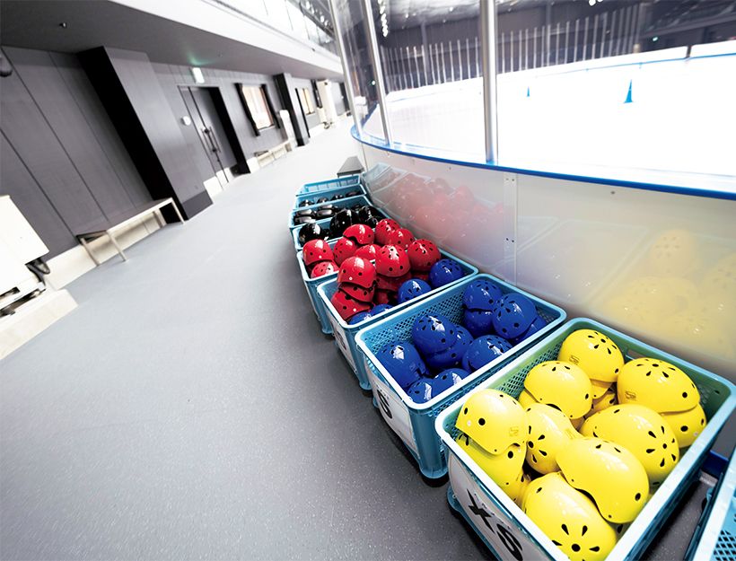 両リンクに備え付けのヘルメットやプロテクター。