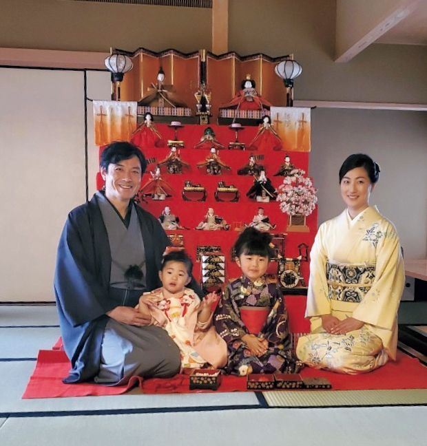 家族揃って雛祭りをお祝い