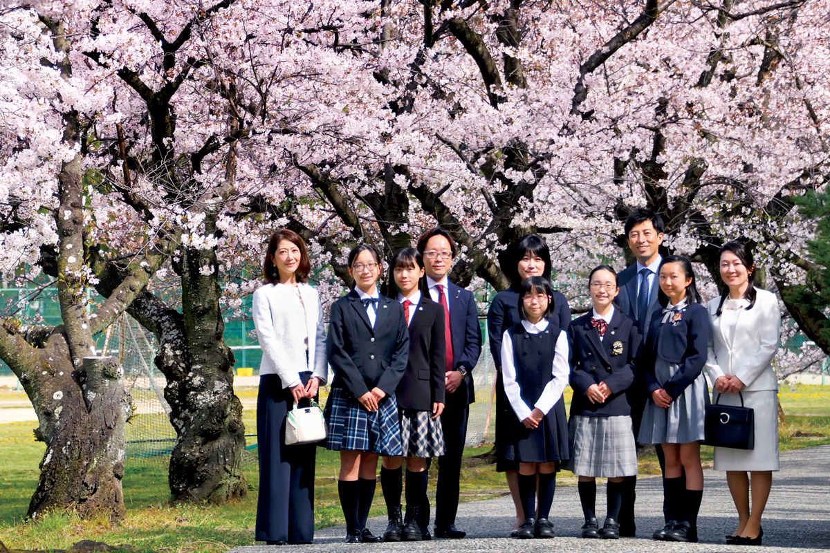 学び舎の桜を訪ねて──神戸女学院、重要文化財のキャンパスが桜色に
