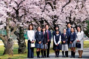 学び舎の桜を訪ねて──神戸女学院、重要文化財のキャンパスが桜色に
