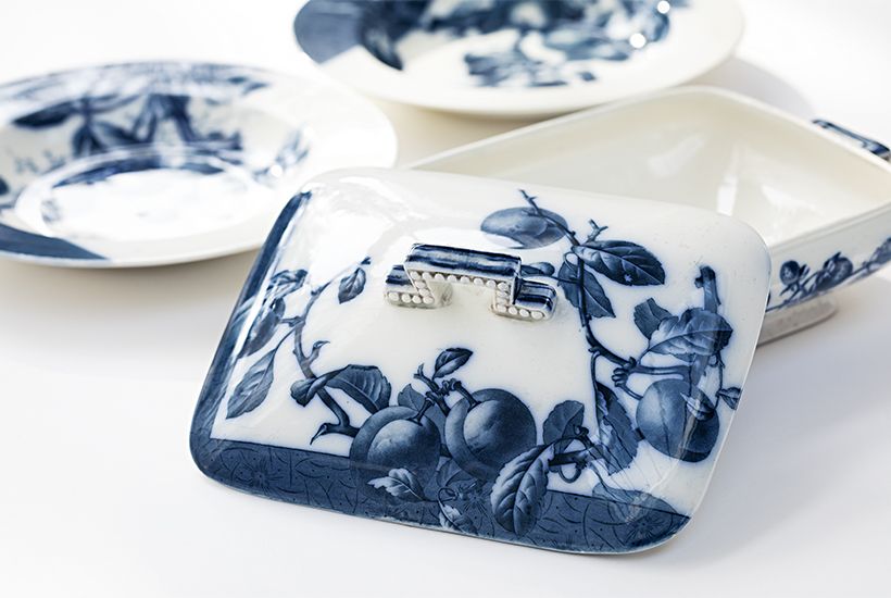 貿易商だった髙田慎蔵さんが19世紀後半にイギリスで購入し日本に輸送したもの。「デザインや形が好きで、今も自宅でのもてなしシーンにはよく登場します」（万由子さん）。