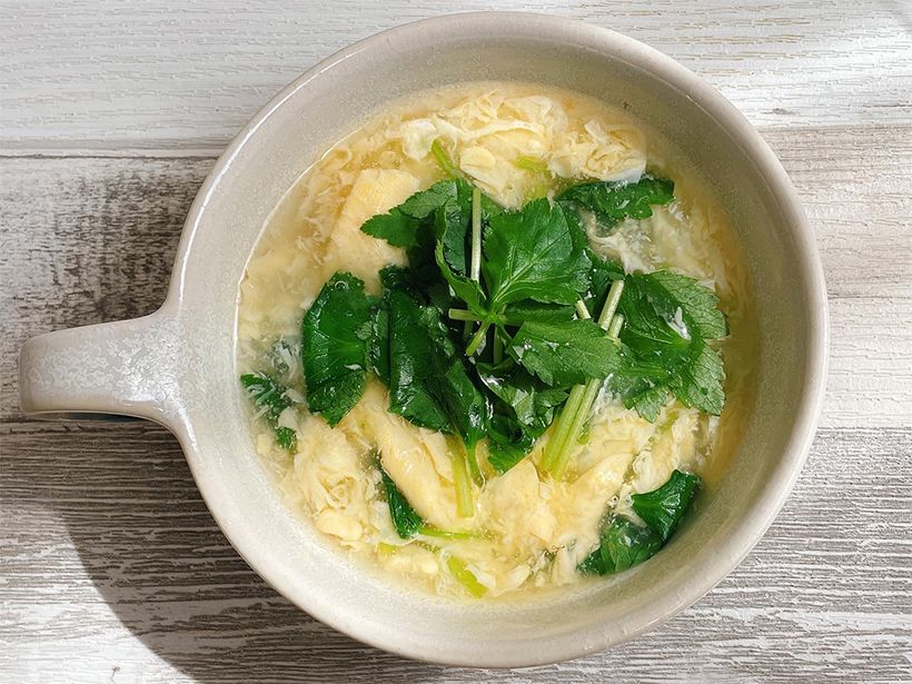 今日ご紹介する「みつばたっぷりトロトロ卵スープ」を。気の巡りをよくするみつばと、情緒を安定させる卵の力で、気持ちが落ち着きやすくなります。