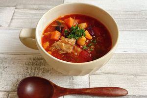 さばの水煮缶を使って手軽にできるスープは、生理の不調におすすめです〔久保奈穂実さんのおいしい漢方レシピ〕