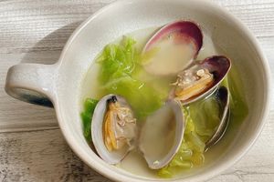春のイライラ、ソワソワ対策に薬膳の知恵を。あさり＆春キャベツの気分を鎮めるスープ〔久保奈穂実さんのおいしい漢方レシピ〕