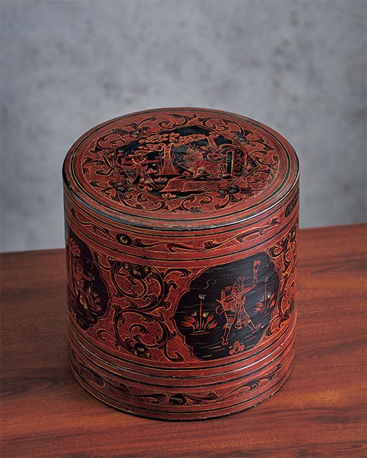 【C】蓋表:獅子と踊る人 蓋側面:踊る人 本体側面:踊る人