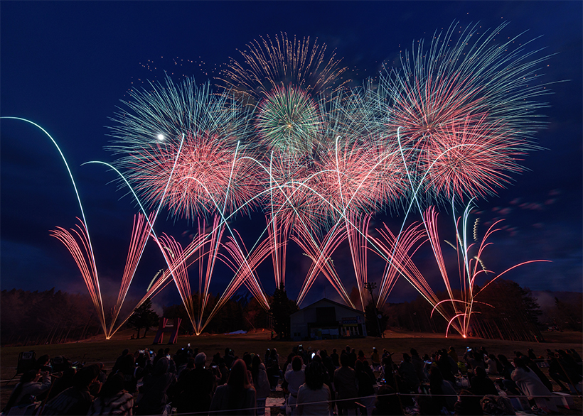 世界遺産・富士山×桜×花火をプレミアムに楽しむ「絶景花火」に