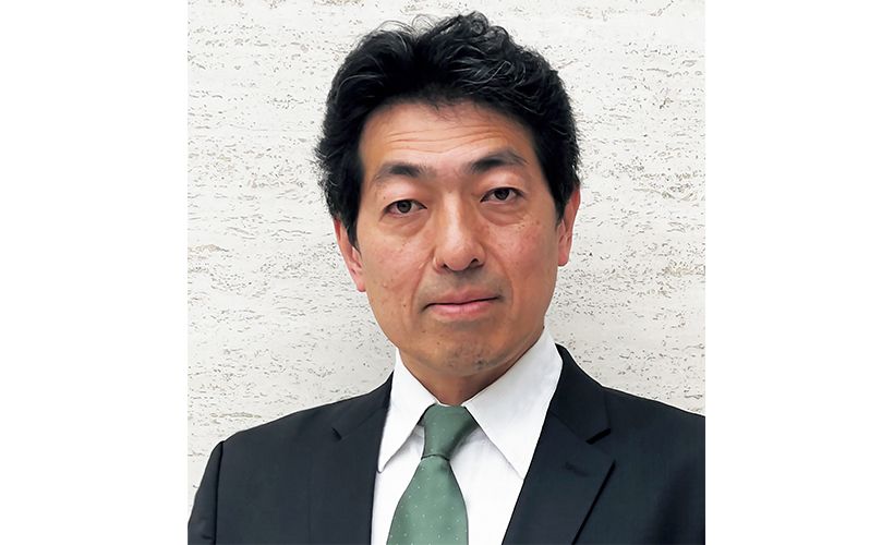 1970年生まれ。クリエイティブ・ディレクターとして国際的なプロジェクトに数多く従事。五摂家筆頭・近衞家嫡男。宮中歌会始では披講（ひこう）諸役を務める。