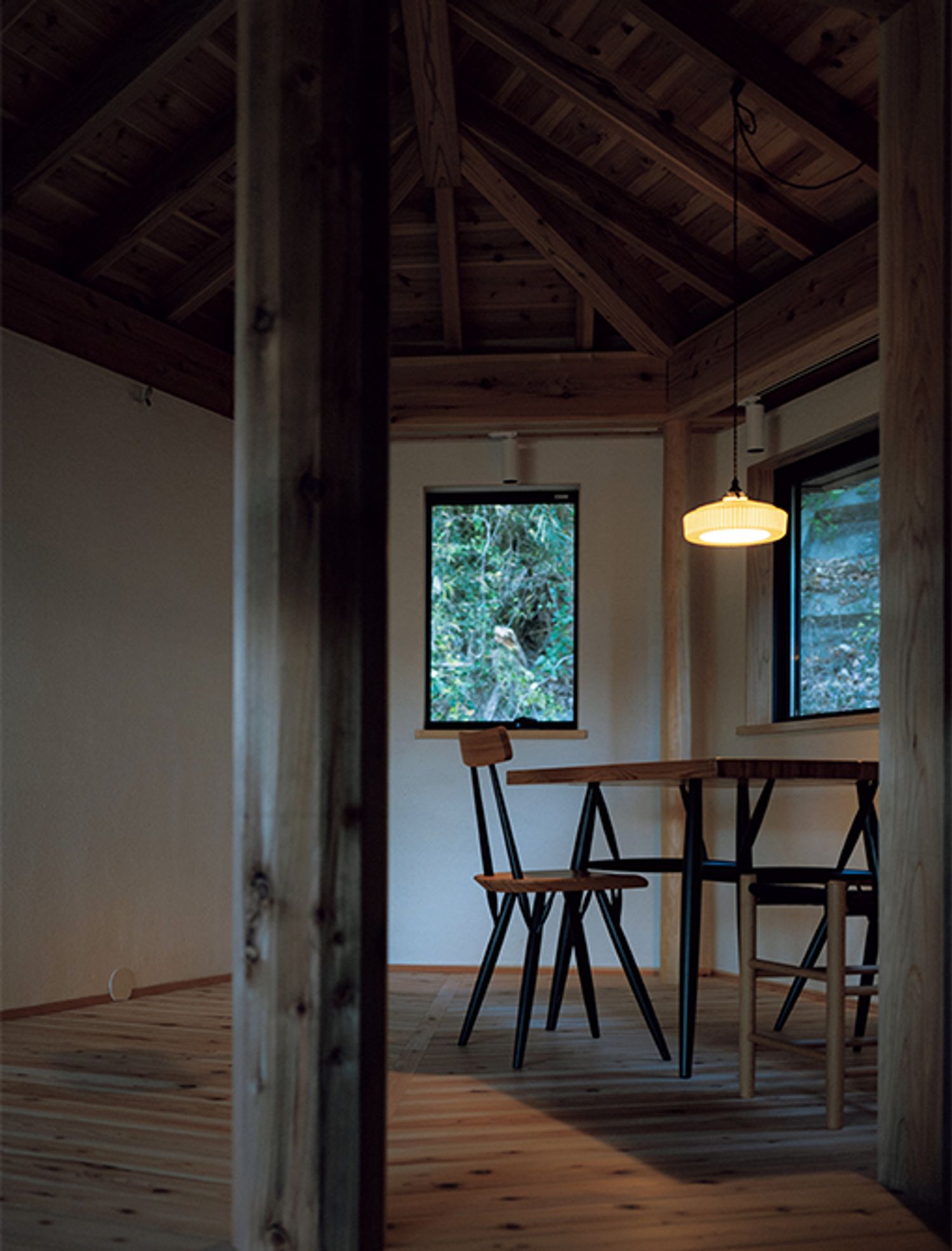 和洋どちらの空間にも合う磁器照明。