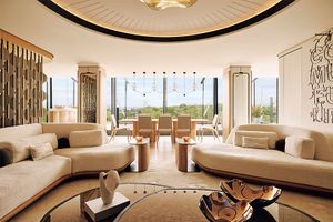 ハイド・パークを一望する絶好のロケーション！贅を極めた隠れ家ホテル「ジ エモリー」