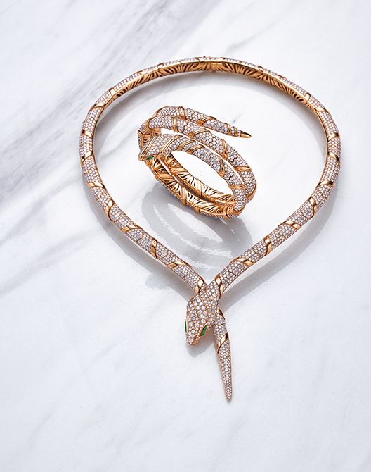 神秘性を感じさせる魅惑的なモチーフ