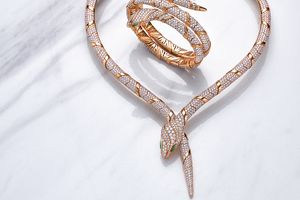 極めて高度な技術から生まれる作品。しなやかさと強さを秘めた「ブルガリ」のセルペンティ