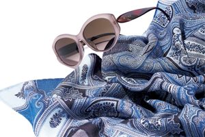 夏のお洒落に取り入れたい「エトロ」のショール＆アイウェア