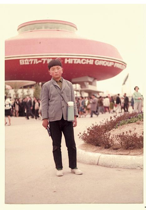 1970年大阪万博にて、当時小学3年生の佐渡さん。