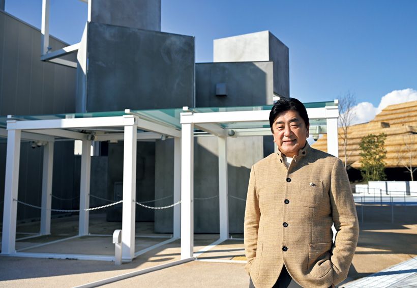 アニメーション監督・河森正治が手がけるシグネチャーパビリオン「いのちめぐる冒険」の前にて。