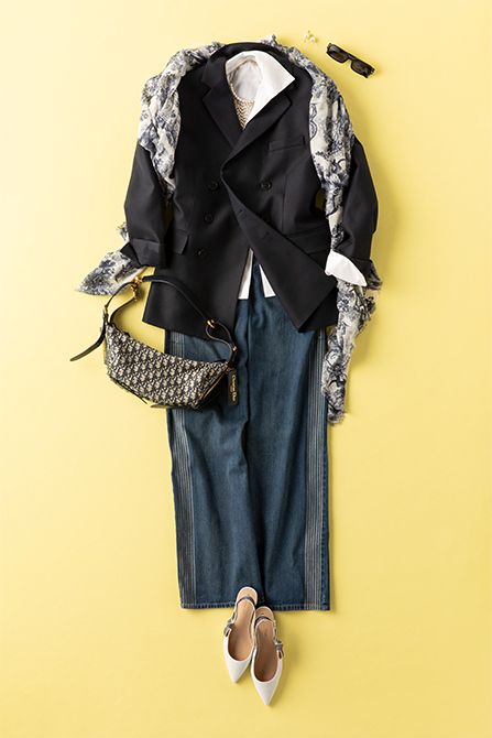 ジャケット66万円、シャツ（参考商品）、デニム34万円、スカーフ17万円、バッグ59万円、シューズ13万5000円、サングラス6万4000円、ピアス９万3000円／ディオール（クリスチャン ディオール）