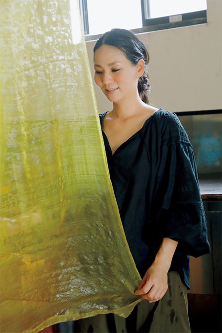 4月26日（土）～27日（日） には、吉岡更紗氏によ る染色ワークショップも 実施。参加費1万6500 円、要事前予約。