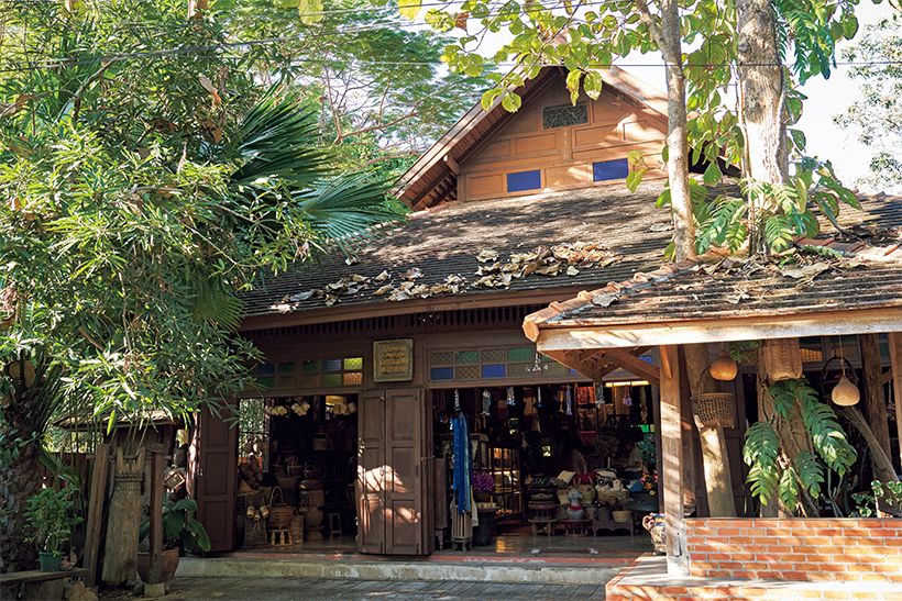 「バーン セラドン」から路地を入ったところにある。2店一緒に回るのがおすすめ。