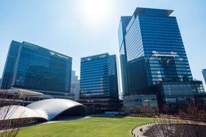 “大阪最後の一等地”うめきたエリアに誕生した緑豊かな憩いの場「グラングリーン大阪」