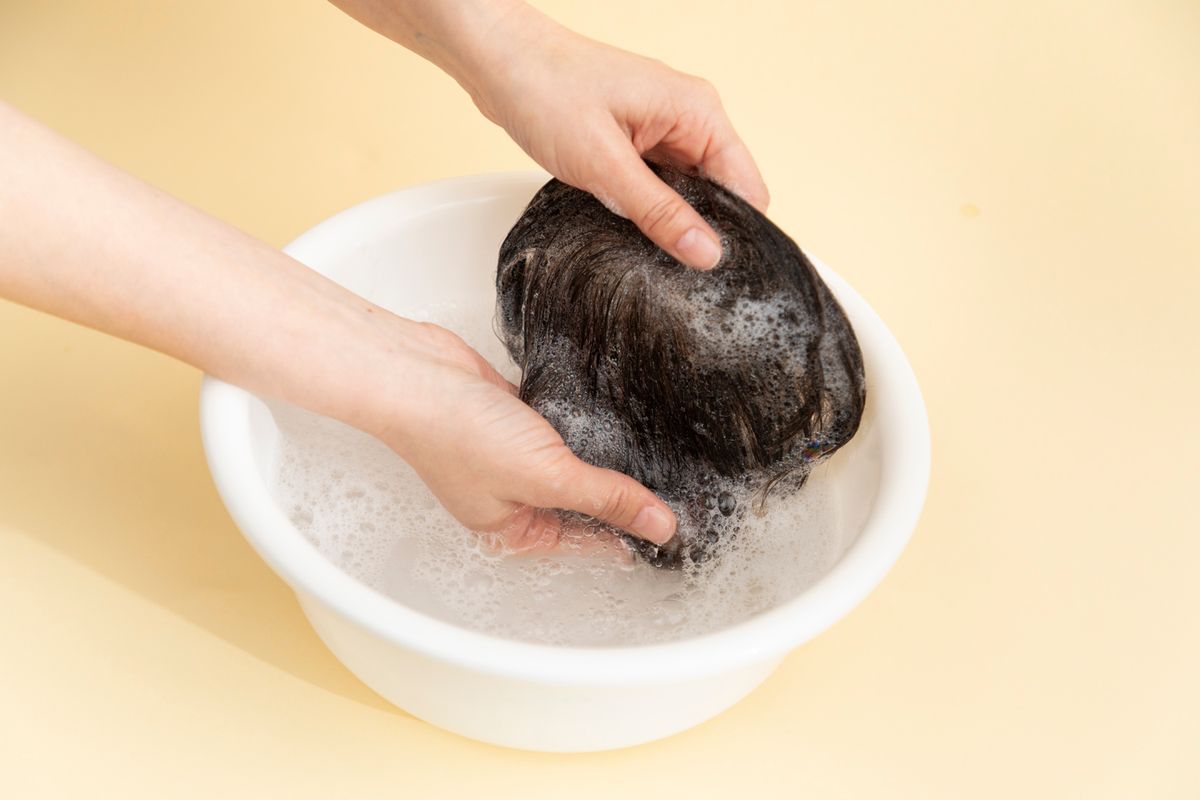 ご自宅で使用しているシャンプーを使って、簡単にお手入れできます。