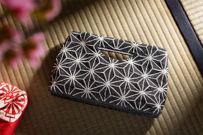 ミニスクエアトート 麻の葉（約横26.5×縦16.5×マチ6cm）3万3880円／ニナ バッグズ