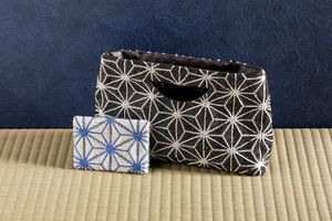 昨夏完売した「ニナ バッグズ」が再び登場！ オリジナルスクエアトートと、カードケースを数量限定で販売開始