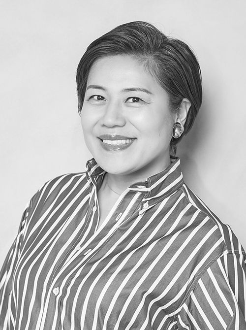 青木さやか（あおき・さやか）さん　1973年愛知県生まれ。フリーアナウンサーを経てお笑い芸人に。バラエティ番組に多数出演。2017年と19年に肺腺がんの手術を受ける。現在は高校生の娘を育てながらテレビ番組、舞台などで活躍中。著書に実母との確執や半生を綴った『母』（中央公論新社）、『50歳。はじまりの音しか聞こえない青木さやかの「反省道」』（世界文化社）など。動物保護の活動にも力を入れ「犬と猫とわたし達の人生の楽しみ方」を主宰。