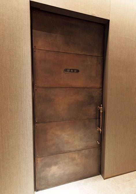 「隠し扉の奥にある、鉄道好きでなくてもワクワクするバーです」と推薦者の小山薫堂さん。