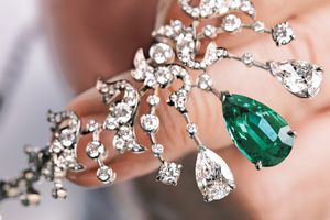 【トップジュエラーの超絶技巧】王侯貴族のティアラを作り続けてきた「ショーメ」の技“フィル・クトー”