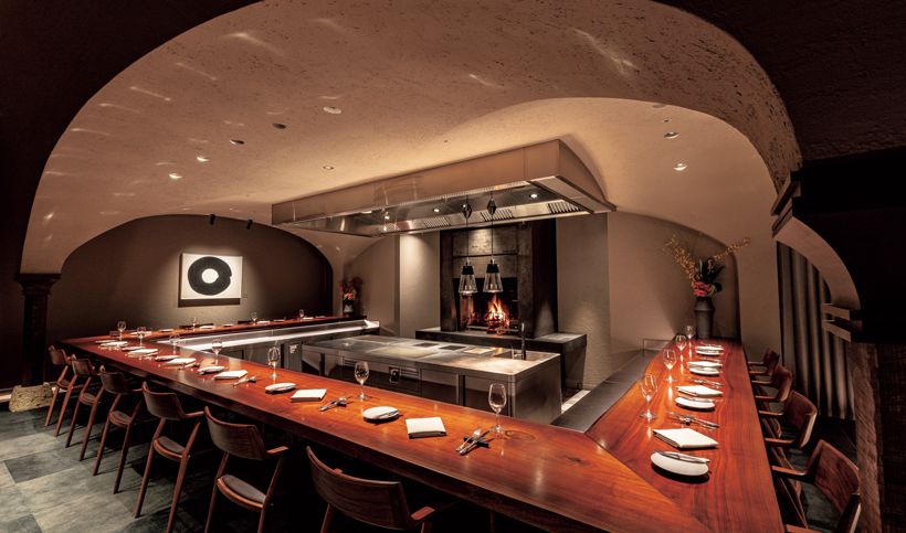 「カウンター席が中心の大阪では数少ないフレンチの名店」と小山薫堂さん。