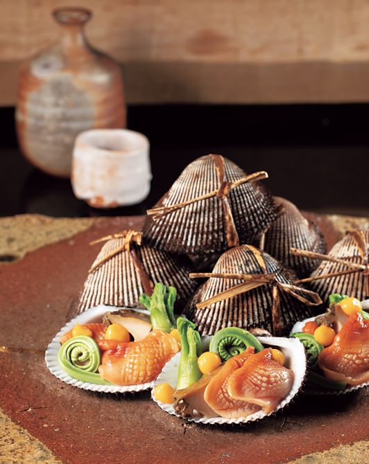 北大路魯山人の器に盛った5 種類の貝の八寸。