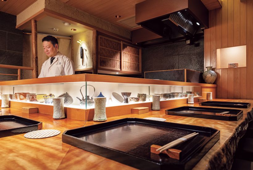 和食の料理人歴20余年の経験を持つ研究熱心な名倉和弘さん。コース1万1000円〜。