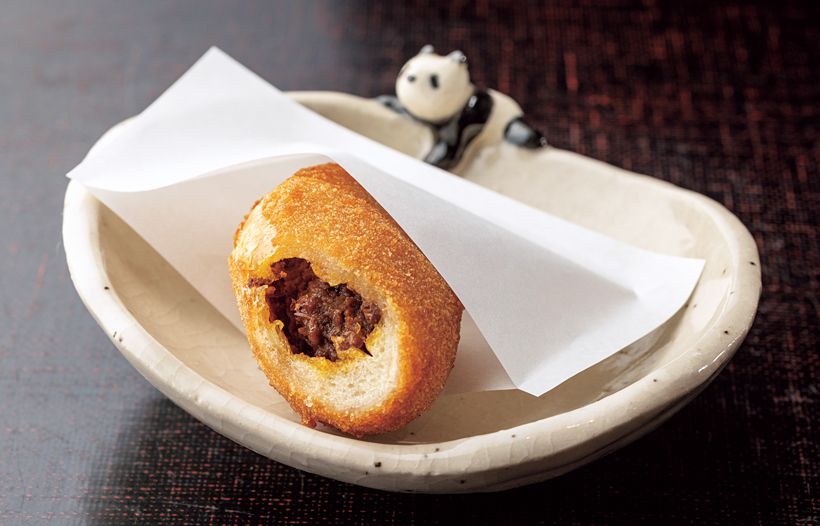 「細かいパン粉で、忘れられない味！」と土橋育子さんが絶賛するミニカレーパン。プレゼンテーションも可愛らしい。