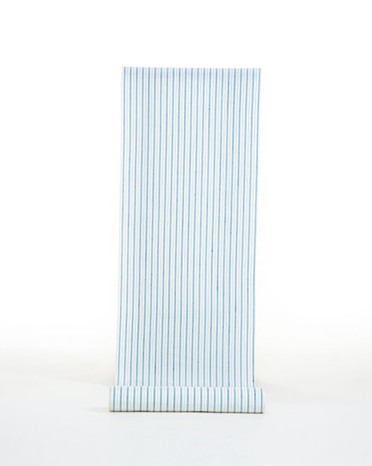 近年では生繰（なまぐ）り（繭を乾燥せずに繰糸（そうし）する）糸による作品作りにも力を入れ、岡谷の生糸も使用しています。