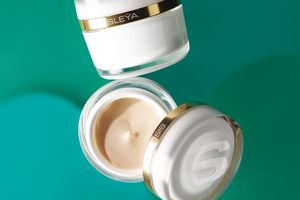 シスレーの最高峰エイジングケア「シスレイヤ」のデイ＆ナイト クリームを山形由美さんがお試し