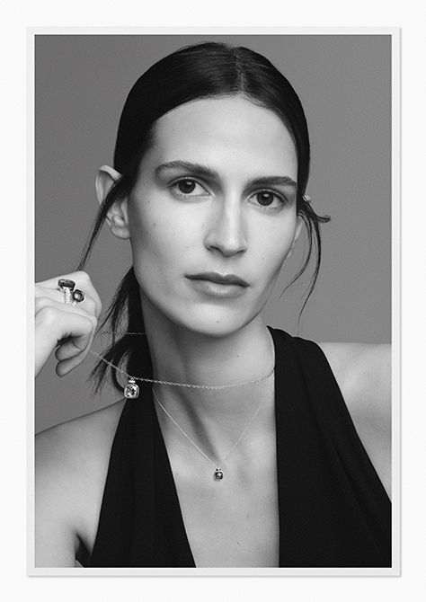 ↑新作「ヌード ミニ」ペンダント、ブレスレット