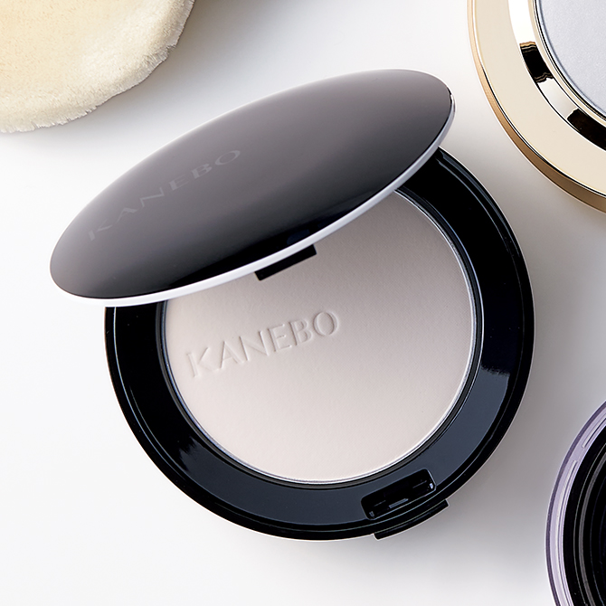 美容エディターが選ぶ、素肌美を磨き上げる「セッティングパウダー」4