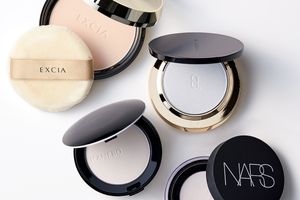 美容エディターが選ぶ、素肌美を磨き上げる「セッティングパウダー」4選