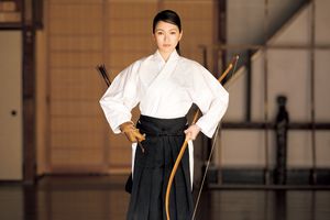 二階堂ふみさんが「弓馬術礼法小笠原流」で弓道と流鏑馬を体験して感じたこととは