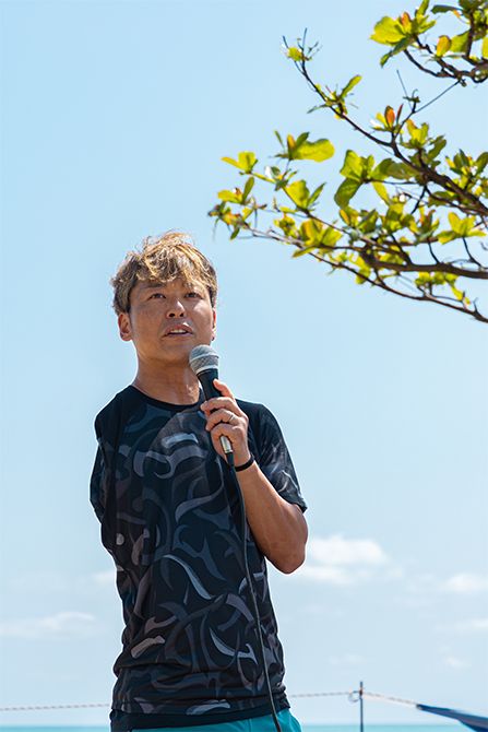 宇田秀生 1987年滋賀県生まれ。パラトライアスロン選手。東京パラリンピック・トライアスロン男子の銀メダリスト。ＮＴＴ東日本・ＮＴＴ西日本所属。2013年、仕事中の事故により利き腕である右腕を切断。半年後、リハビリの延長で始めた水泳をきっかけにトライアスロンに出会う。2015年にレースデビューし２か月後のアジア選手権で優勝。2017年に世界ランキング1位に。