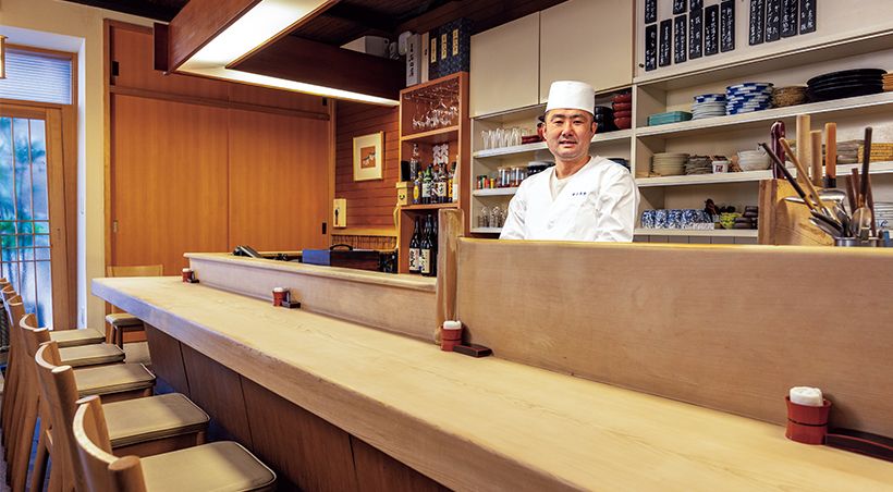 一品料理30種類を日替わりで揃える河口洋平さん。