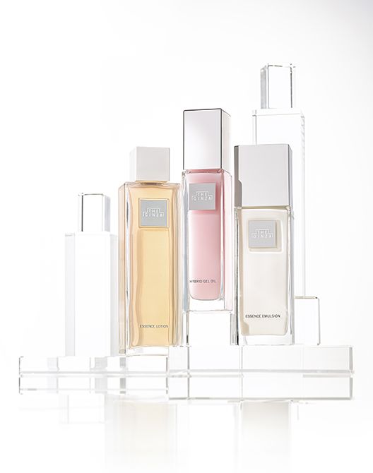 ザ・ギンザ　左・エッセンスローション n 200ml 2万2000円　中・ハイブリッドジェルオイル n 100ml 2万9700円　右・エッセンスエマルジョン n 150ml 2万4200円