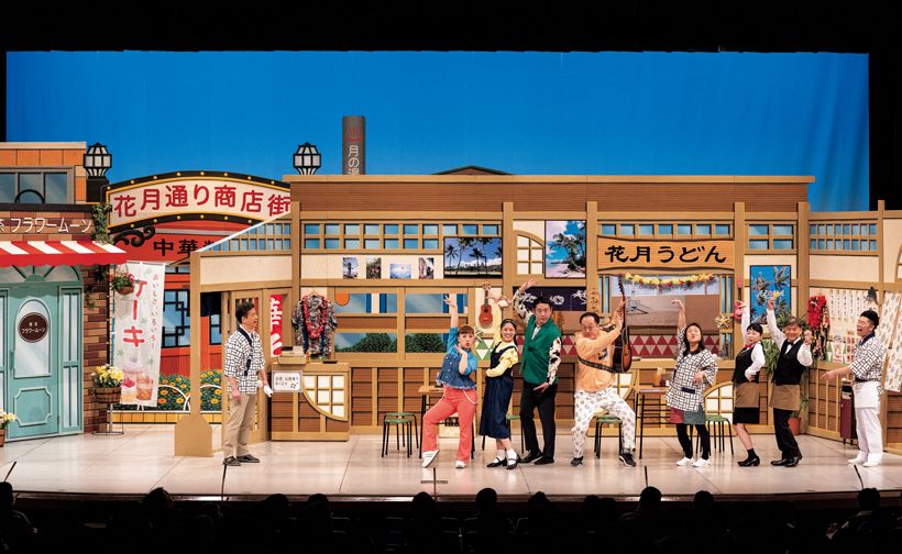 【なんばグランド花月】お笑い劇場として日本最大規模の858席を有す。365日、毎日公演を実施。朝から晩まで、さまざまな芸人が繰り広げる漫才・コント・落語・吉本新喜劇などを楽しめる。住所：大阪市中央区難波千日前11-6電話：06（6641）0888（受付は10〜18時 ※土・日・祝は9時〜）