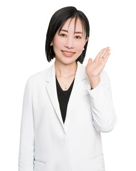 THE ONE.院長上原恵理先生確かな技術と実績で信頼を集め、近年正しいホームケアと美容医療の情報をYouTubeやSNSで発信する。2021年同院を開院。美容外科医、美容皮膚科医、形成外科専門医。