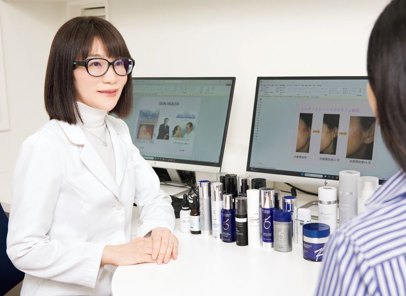 アメリカの著名な皮膚科医Dr.ゼイン・オバジが提唱するスキンヘルス理論に基づいた医療機関専売化粧品「ゼオスキンヘルス」。野本先生は、Dr.オバジから直接トレーニングを受けた医師で、患者のライフスタイル、肌の状態、副反応の許容範囲などを確認しながら、最小限の製品で最大の効果を発揮するプログラムをアレンジ。